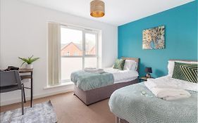 Liberty House - Perfect For Contractors - 2 Off-Road Parking Spaces
